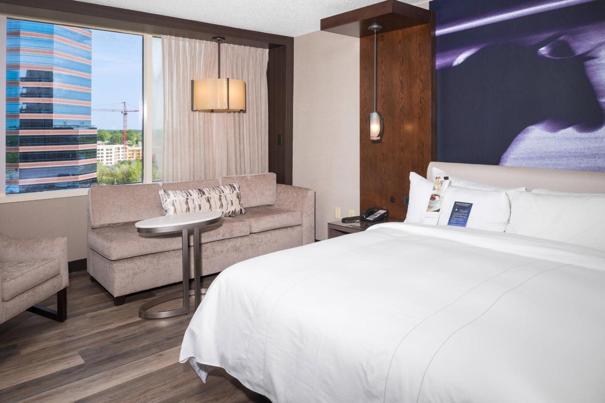 Larger Guest room 1 King,1388624858:JPEG